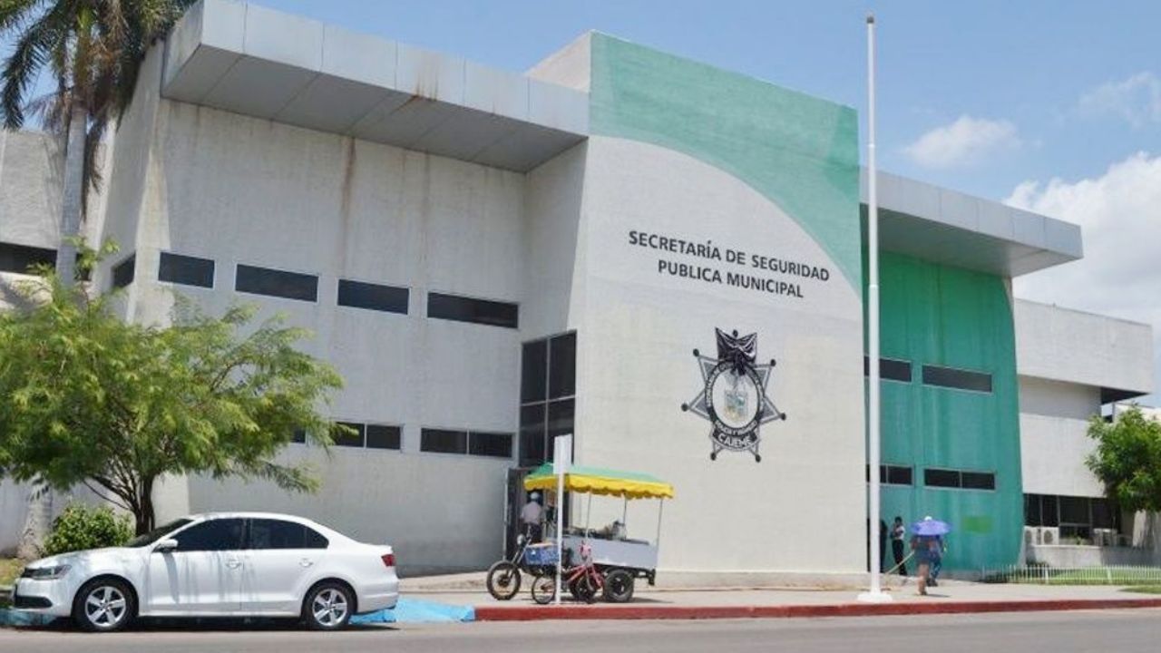 Uniformados sorprenden a presunto secuestrador a bordo de auto deportivo