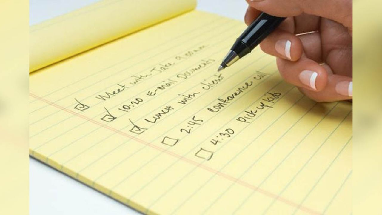 Madre se vuelve viral al publicar lista de supermercado difícil de descifrar