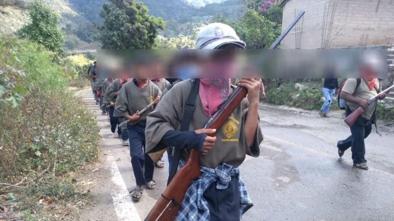 “¡Armas al hombro, ya!”: Reclutan y arman a niños para defender Chilapa