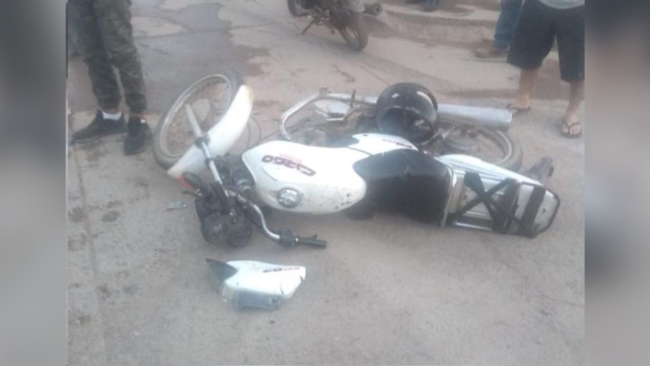 Motociclista resulta gravemente herido tras ser embestido por una camioneta