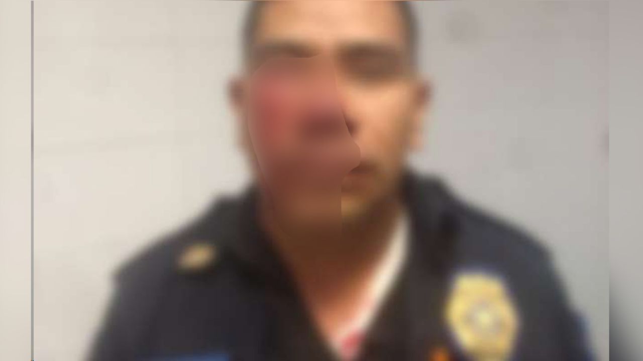 Arrestan a joven por arrancarle un pedazo de nariz a mordidas a un policía