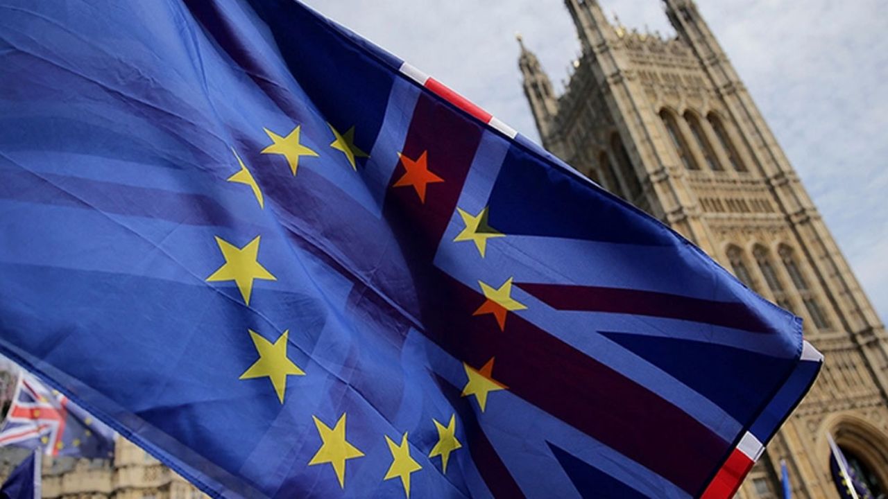 Reina Isabel II da su “asentamiento real” que despide al Reino Unido de la UE