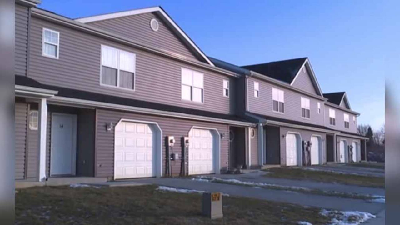 Cruel madre ‘mata’ de hambre a su hijo discapacitado; con 16 años pesó 12 kilos