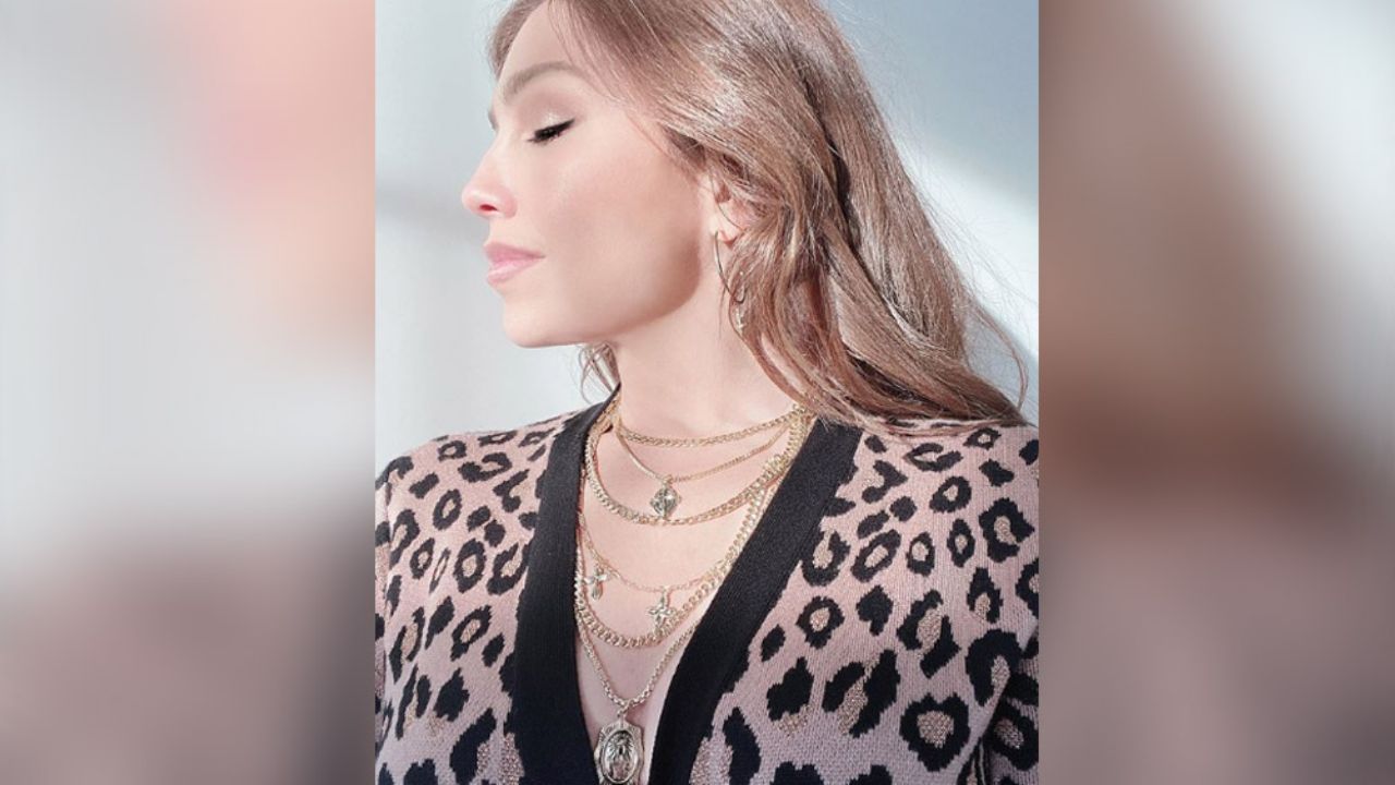 Thalía muestra extraña marca en las costillas, ¿de su antigua cirugía?