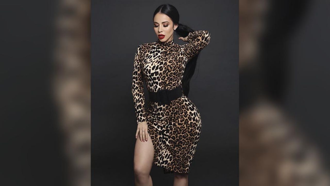 Jimena Sánchez derrocha belleza al lucir delantera con discreto escote