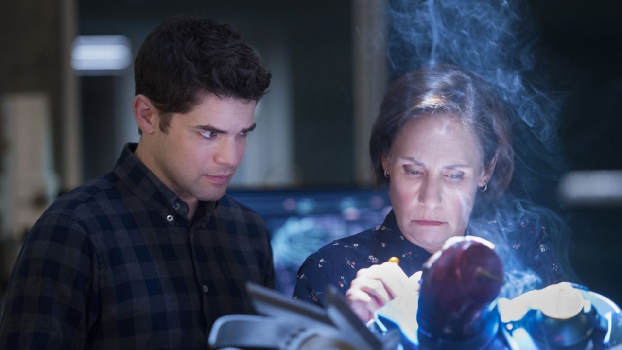 Con traje nuevo, personaje de ‘Supergirl’ regresa a la serie tras larga ausencia