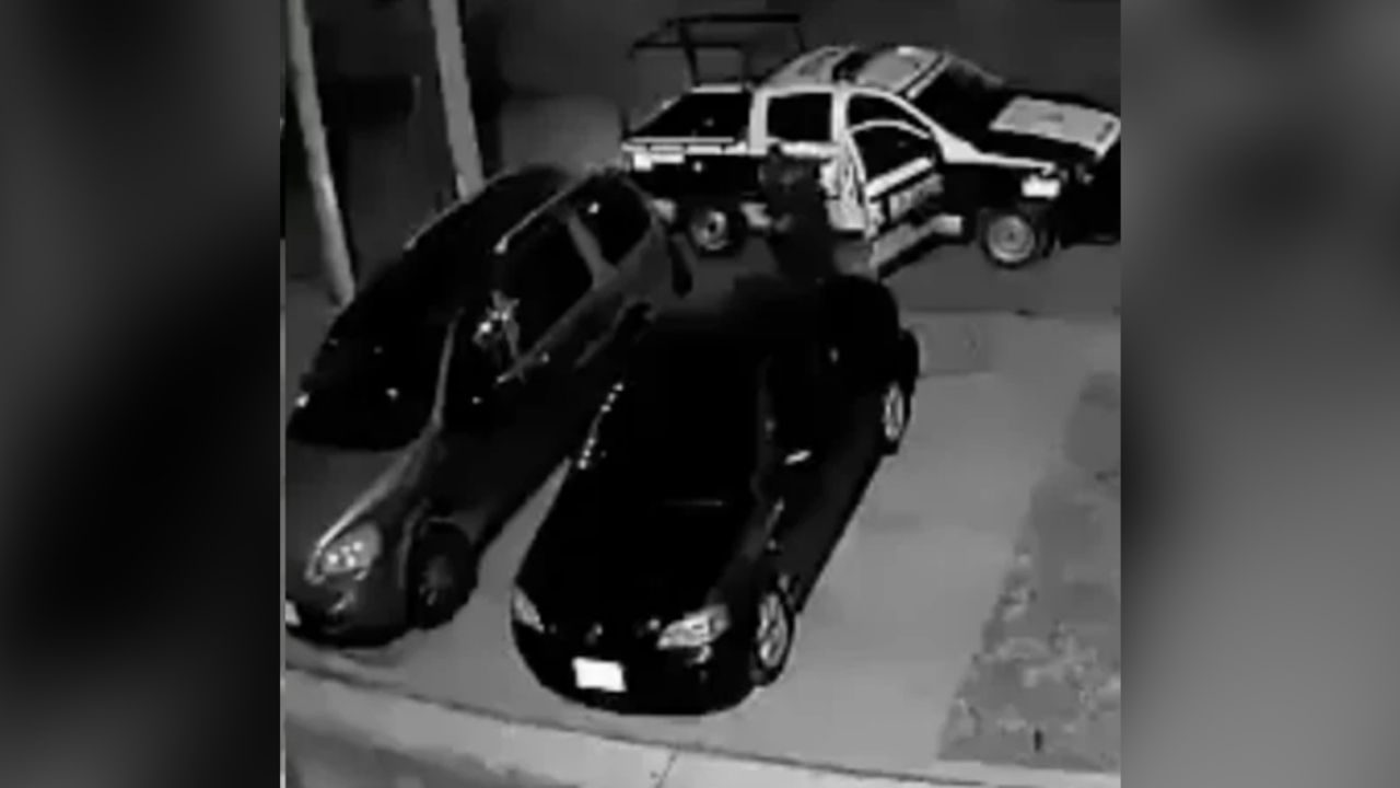 ¡Justicia! Cae el policía que fue captado al robar autopartes en Edomex