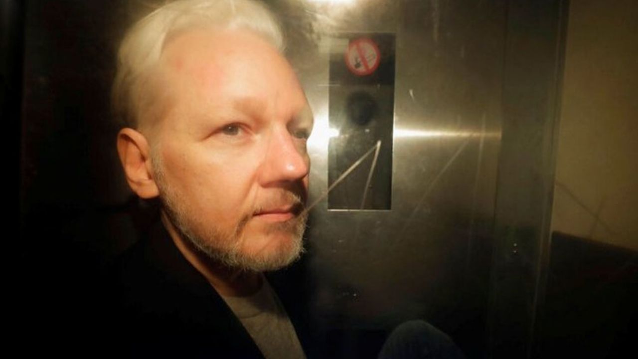 “Una enorme victoria”: Abogados de Julian Assange logran su traslado