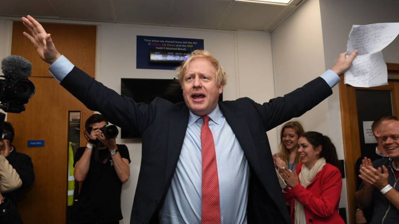 Boris Johnson firma acuerdo de Brexit y Reino Unido sale de la Unión Europea