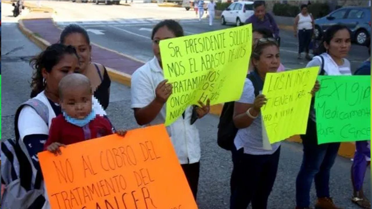 Por falta de medicamentos oncológicos, siguen las protestas en Hospital La Raza