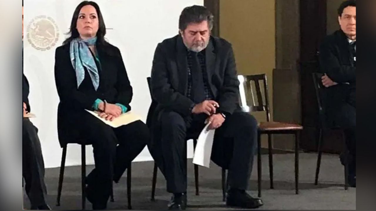 La mañanera de AMLO lo hace de nuevo: Titular de Fonatur se queda dormido