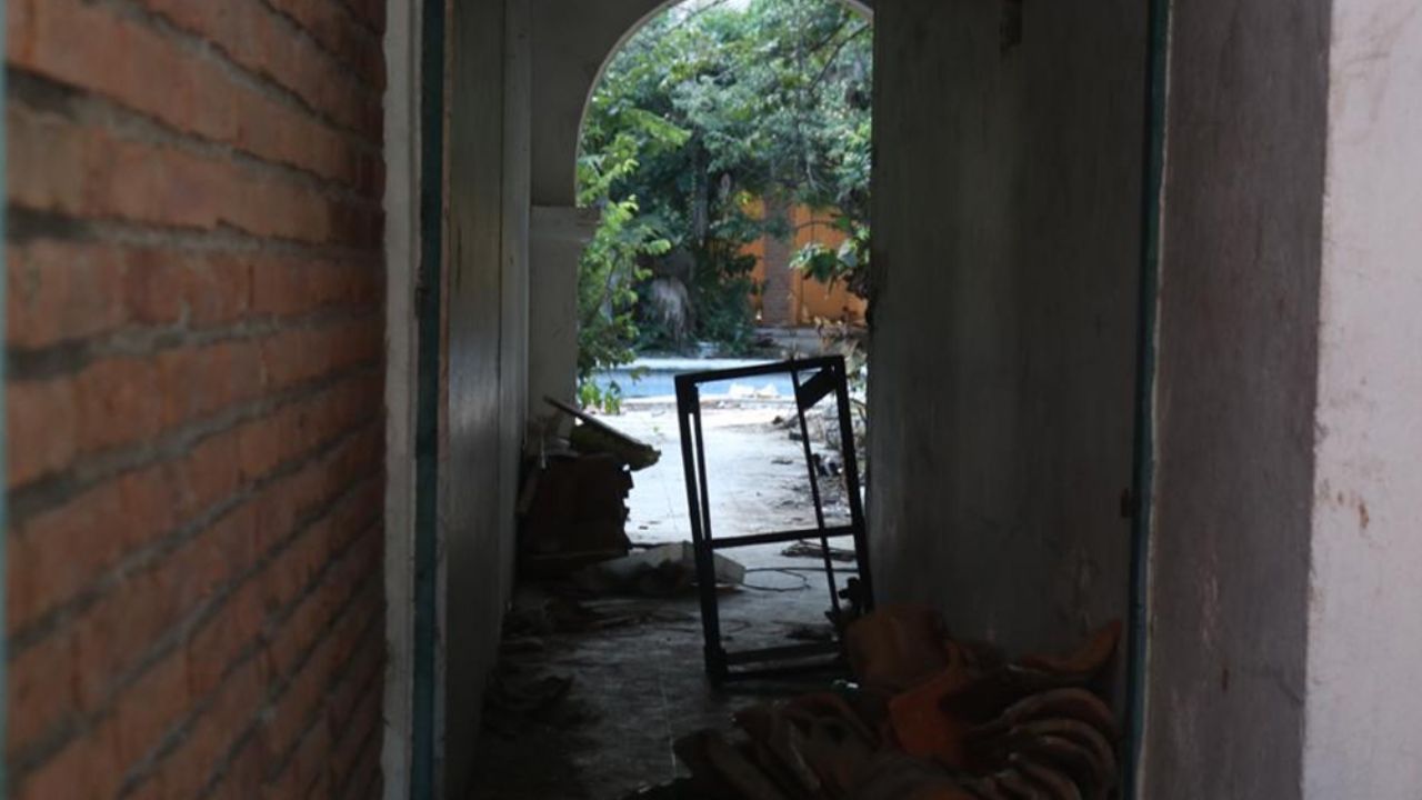 Indigente muere al robar el cableado eléctrico de una casa abandonada