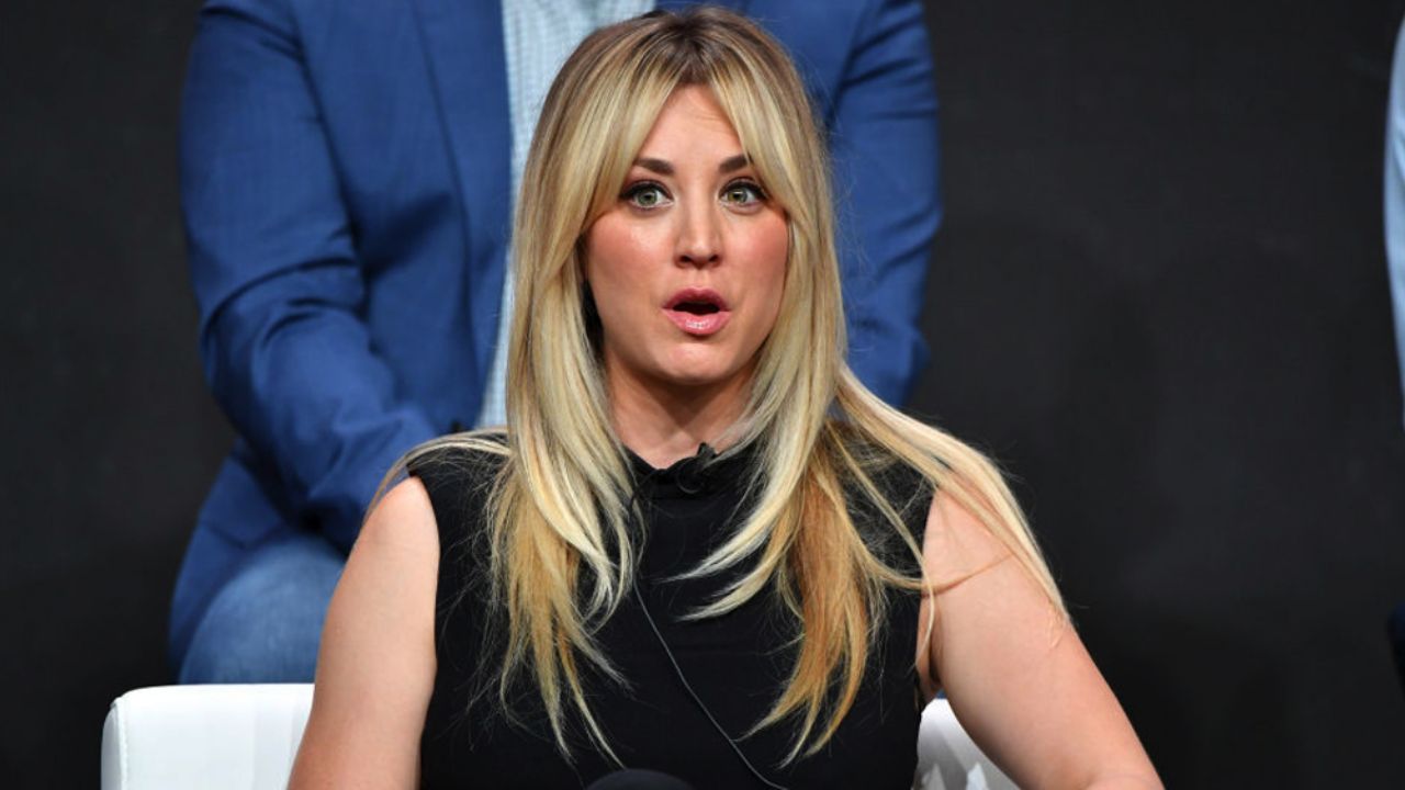 Actriz de ‘The Big Bang Theory’ y el insólito lugar dónde se queda dormida