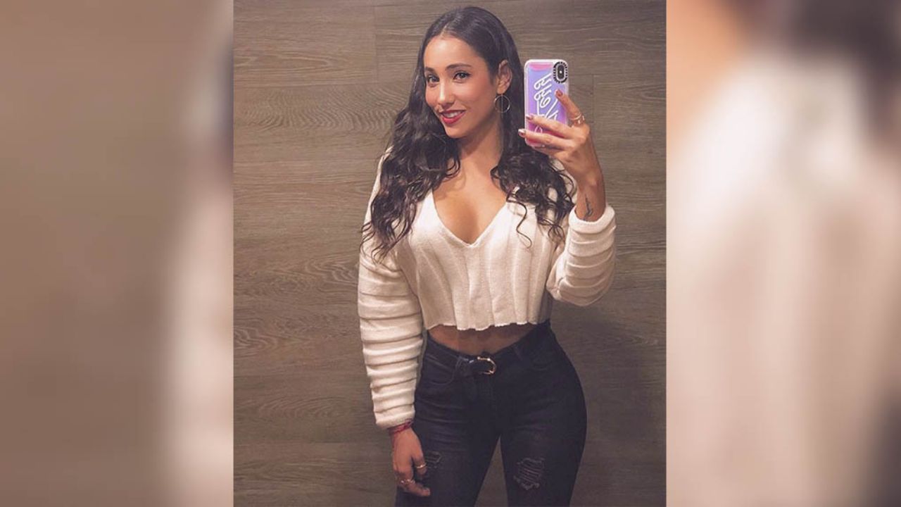 En descarado bikini, Keyla Caputo demuestra sus dotes para el futbol