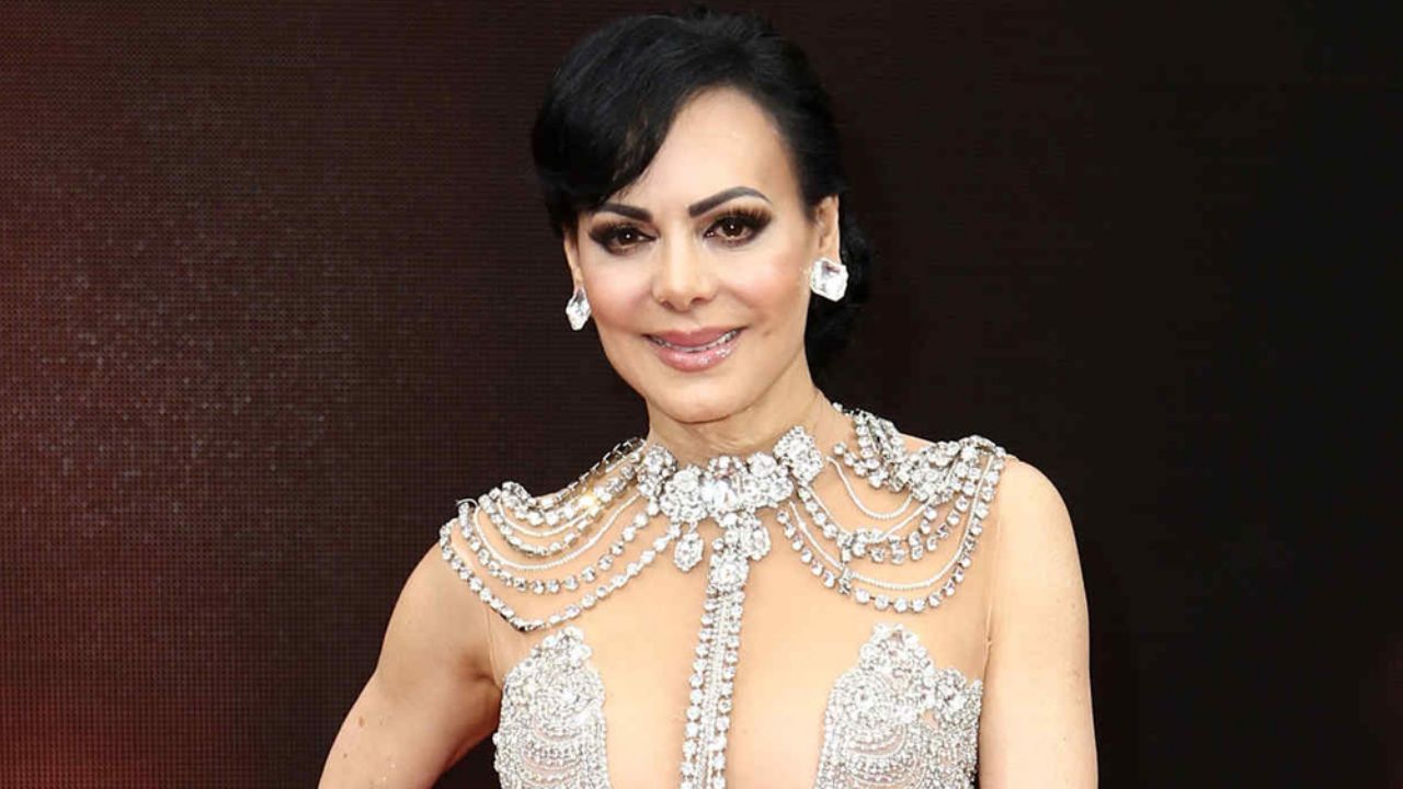 Alumnos del IPN utilizan imagen de Maribel Guardia para calendario escolar