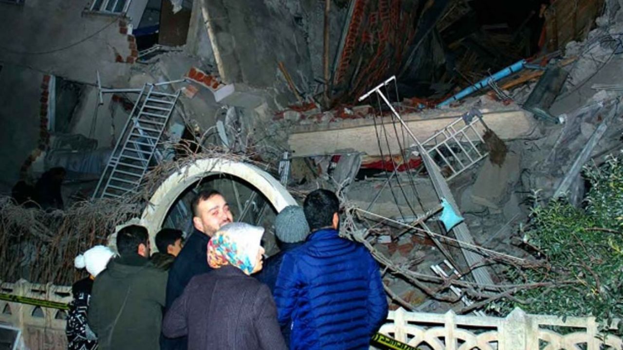 Suman 21 muertos y más de 1000 heridos por el terremoto en Turquía