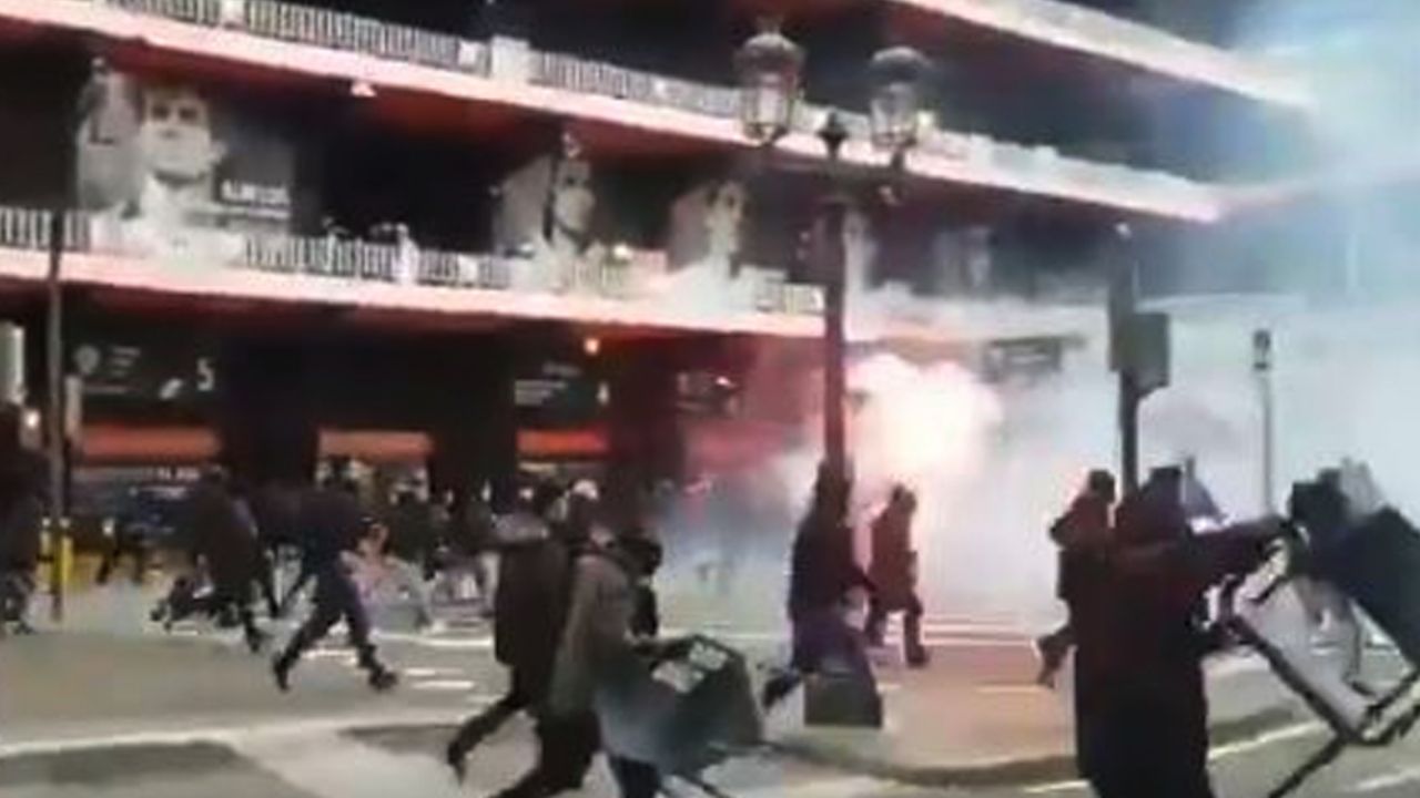 VIDEO: Ultras del Barcelona y el Valencia protagonizan salvaje pelea