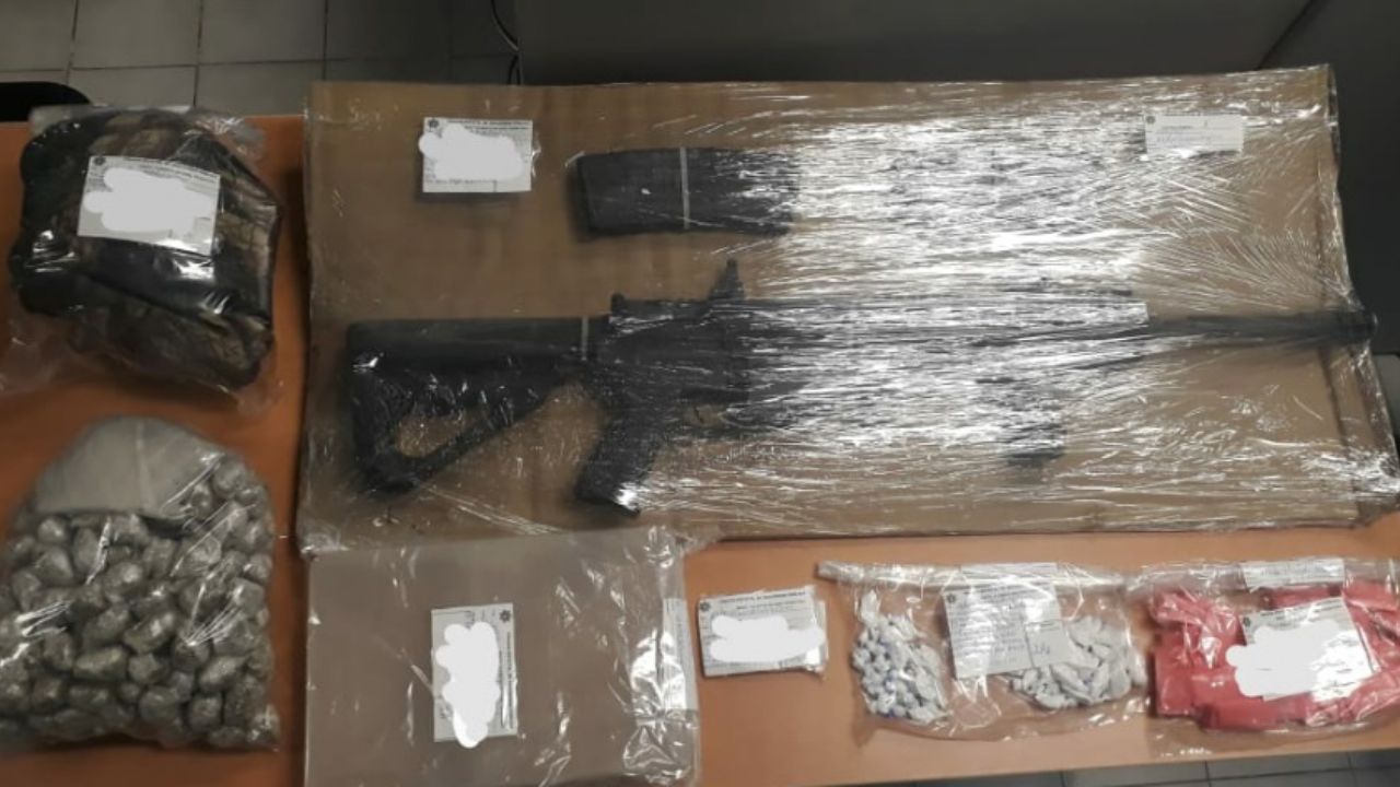 PESP asegura arma larga y drogas en operativo conjunto con Sedena