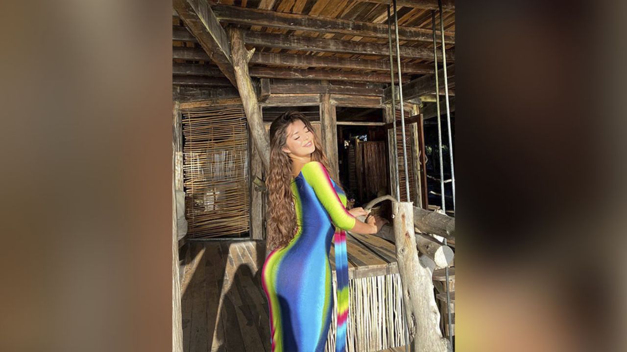 Acostada en la cama, Demi Rose hace estallar Instagram en poca ropa