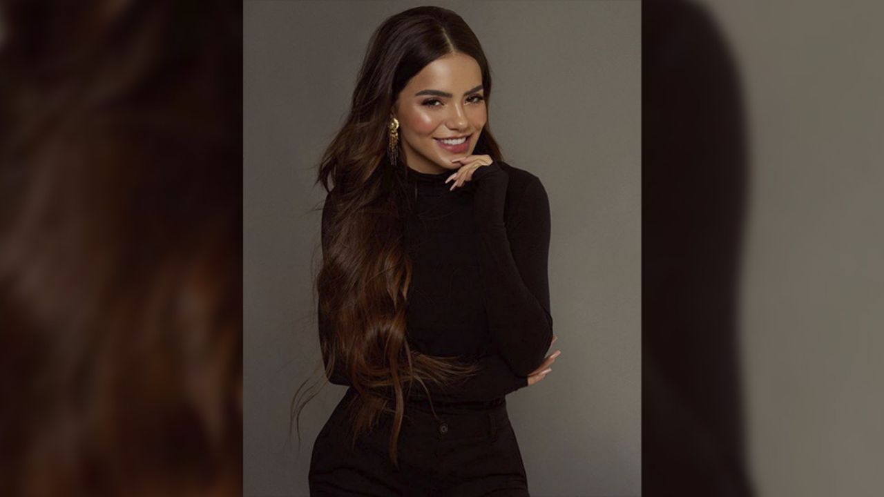 Desde el camerino, Samadhi Zendejas desata bajas pasiones en bata blanca