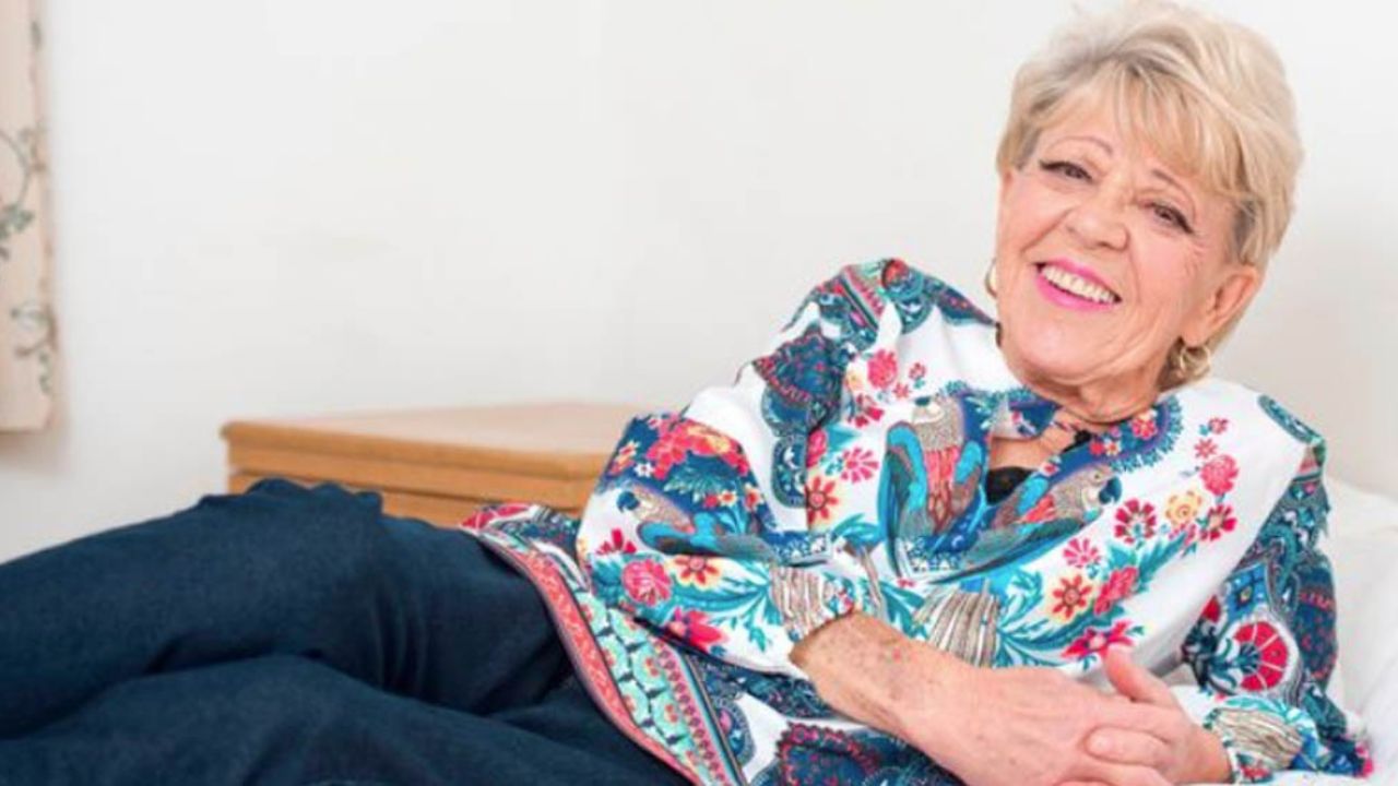 “No me quiere por mi dinero”: Mujer de 80 años busca casarse con joven egipcio