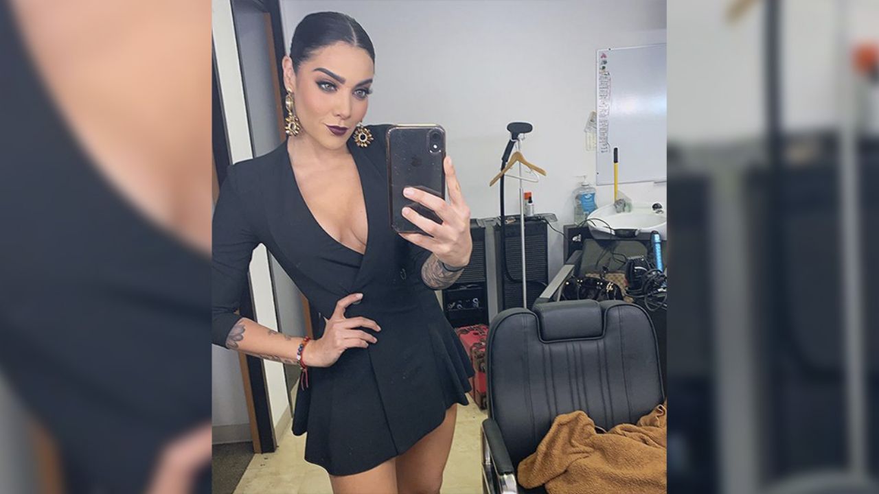 Érika Fernández luce sus pronunciadas piernas en camuflados leggings