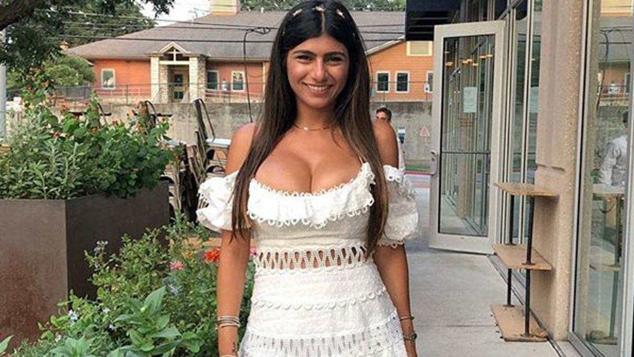 VIDEO: Mia Khalifa saca su lado más sensual en apretada ropa deportiva