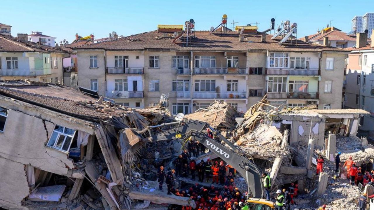 Cifra de muertos por terremoto en Turquía aumenta a 35; sigue el rescate