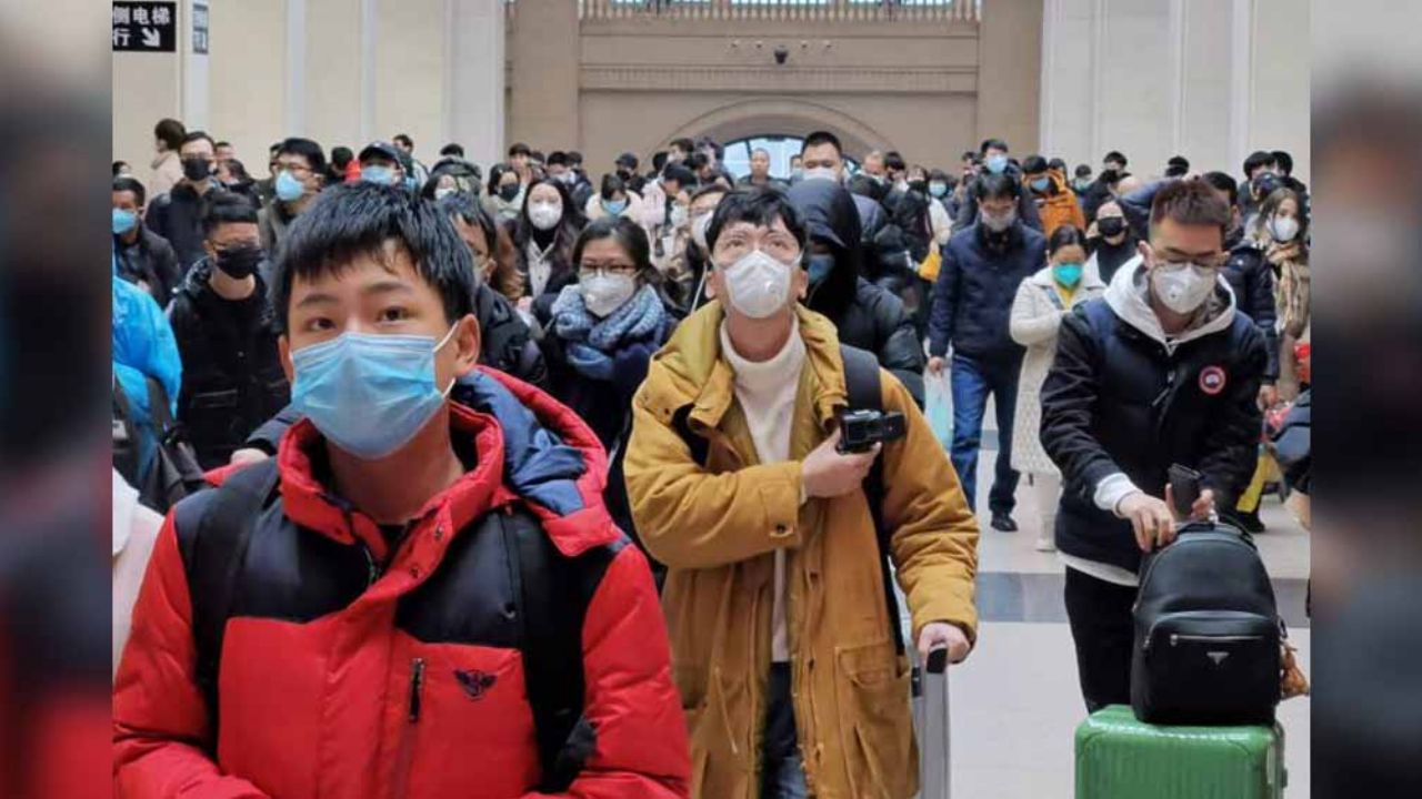 Mil casos más de coronavirus podrían registrarse en Wuhan, estima alcalde