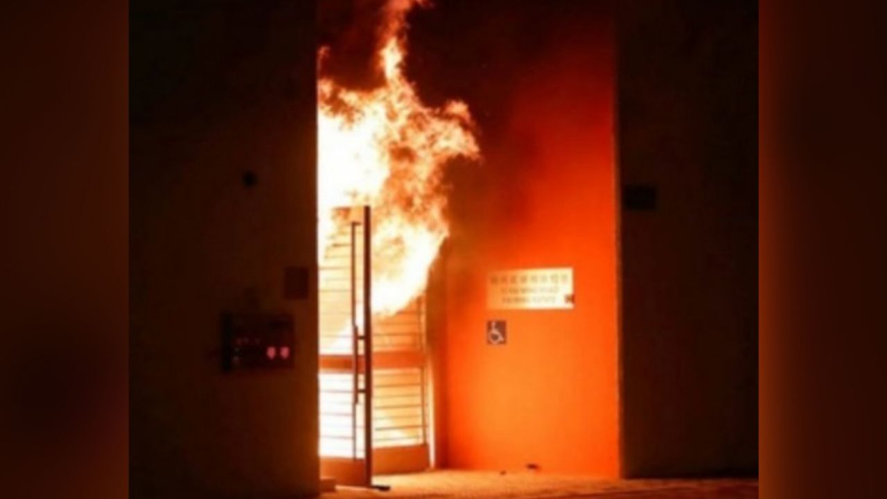 Manifestantes de Hong Kong niegan la llegada de infectados y queman edificio