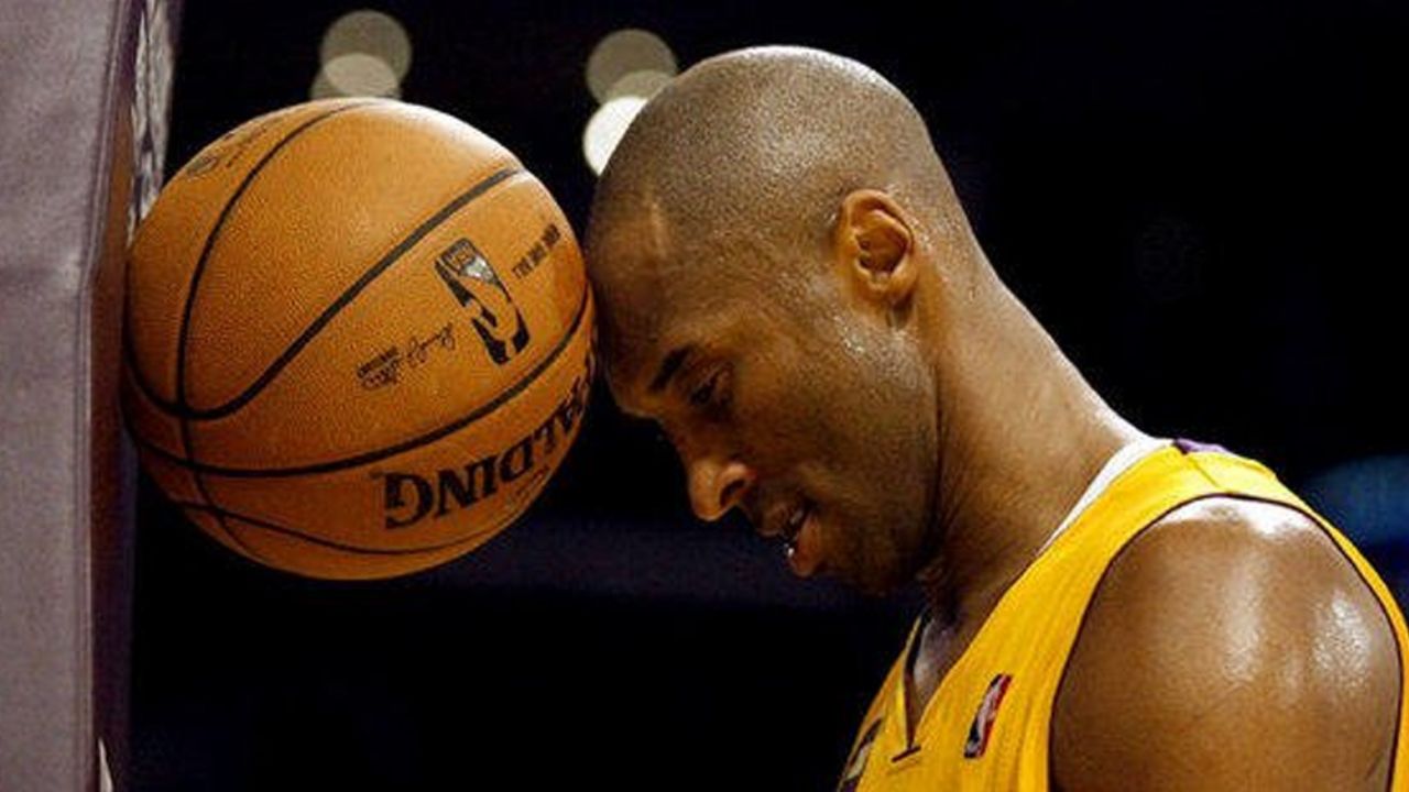 VIDEO: Spurs y Raptors rinden homenaje a Kobe Bryant durante juego