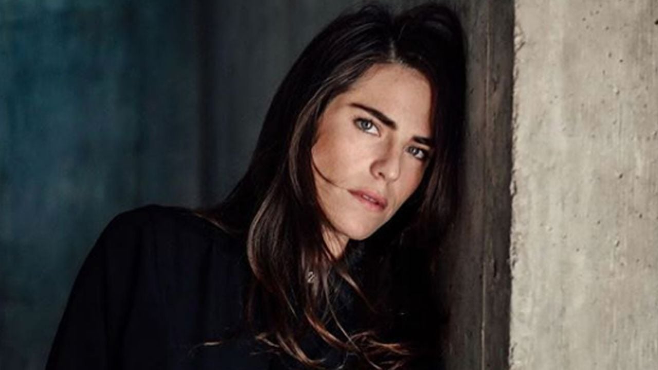 Karla Souza se olvida de la timidez y se destapa con sexy foto en lencería