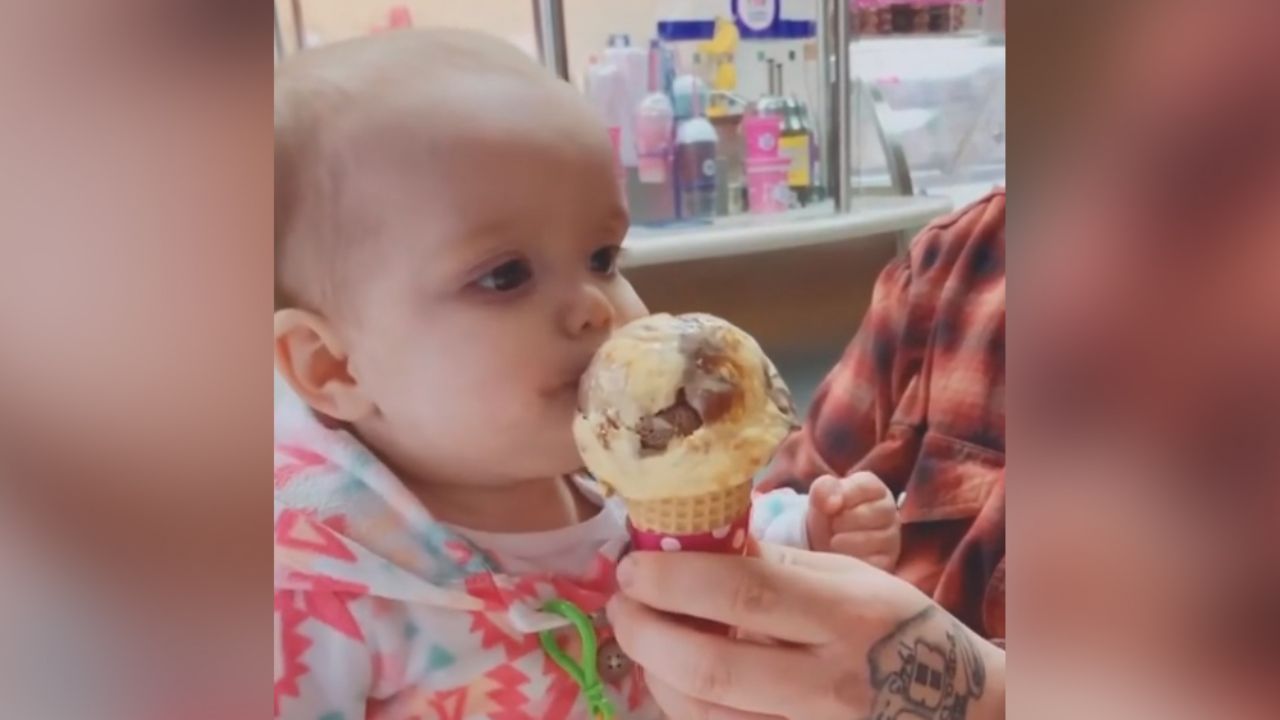 VIDEO: Esta fue la reacción de una bebé al probar helado por primera vez