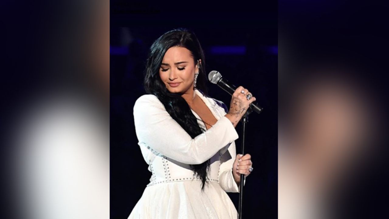 Demi Lovato impacta con su emotivo regreso a los escenarios en los Grammy