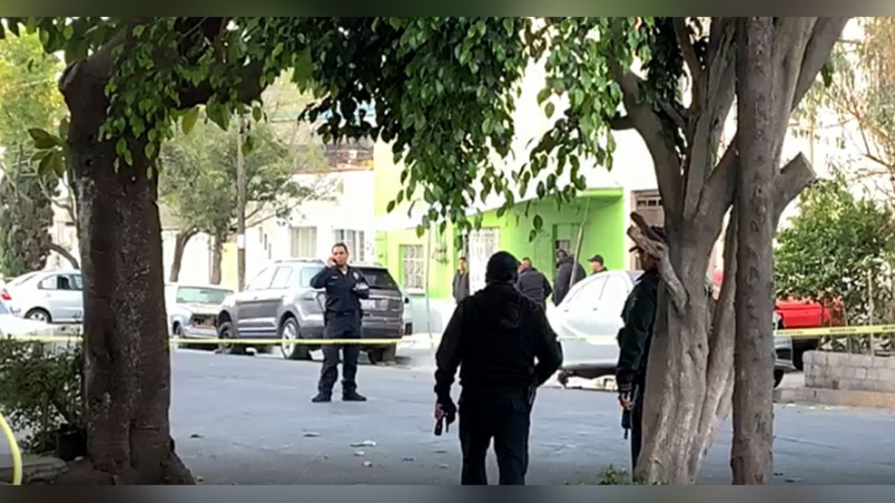 Policías frustran asalto contra unidad repartidora de leche y desatan balacera