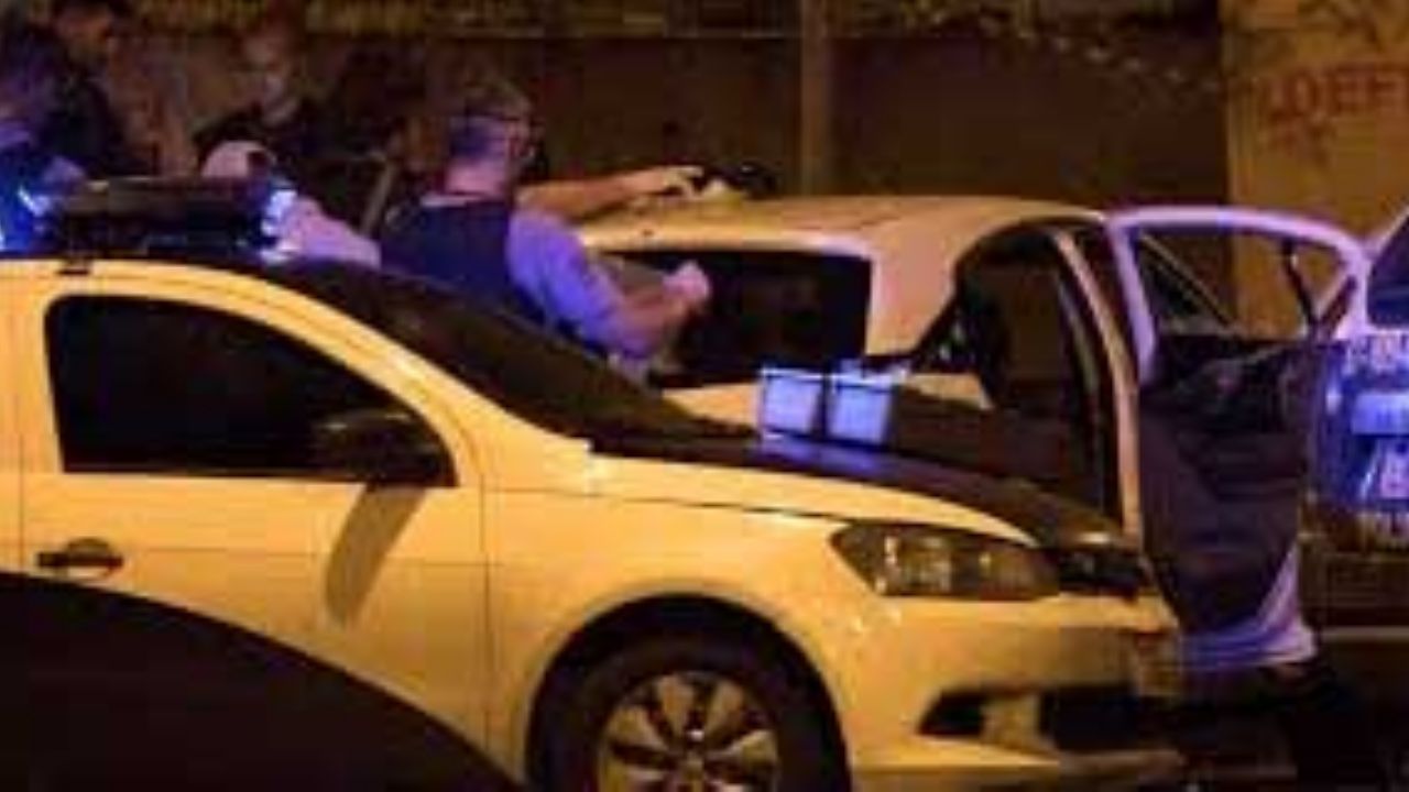 Un trastornado hombre quemó a los hijos de su pareja mientras se bañaba