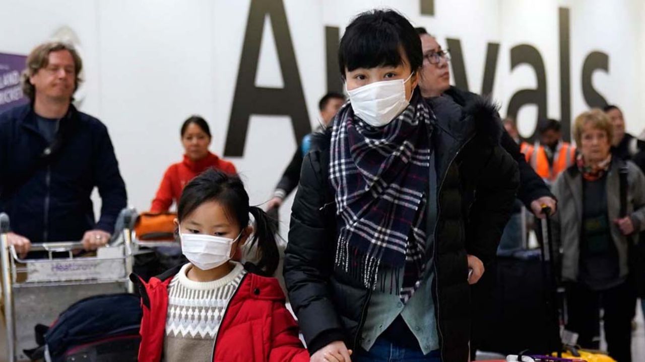 VIDEOS: Mexicano atrapado en China por coronavirus muestra cómo vive