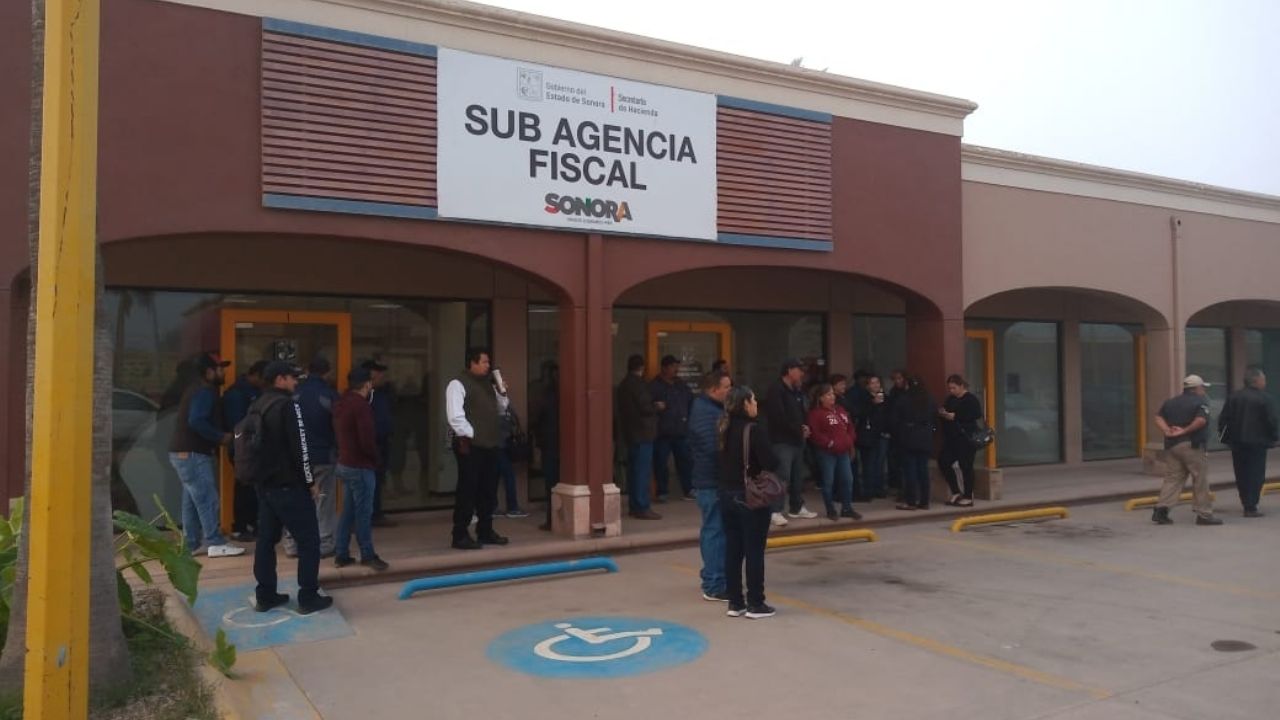 Sindicalizados de Navojoa cierran agencias agencias fiscales por protestas
