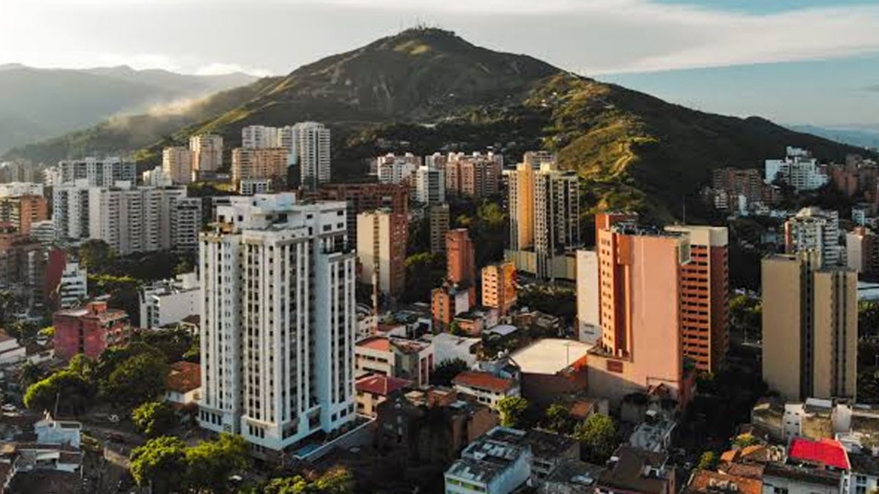 Investigan posible caso de coronavirus en Colombia por llegada de extranjero