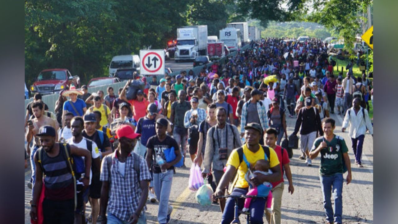 Más de mil migrantes son retornados por INM; se espera otra caravana