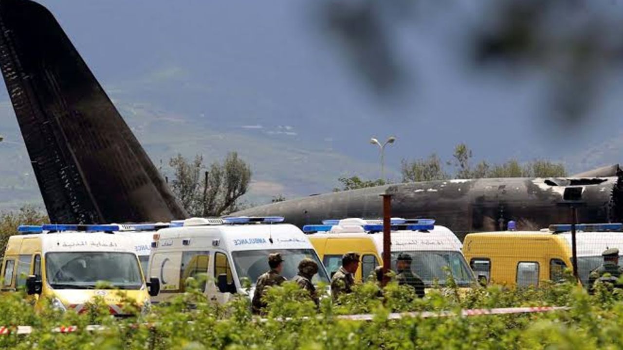 Avión militar se estrella en Argelia, se estima la muerte de al menos 2 agentes