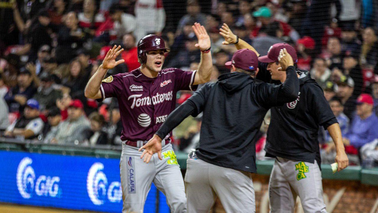 Tomateros regresa a casa con uno de ventaja ante los Venados