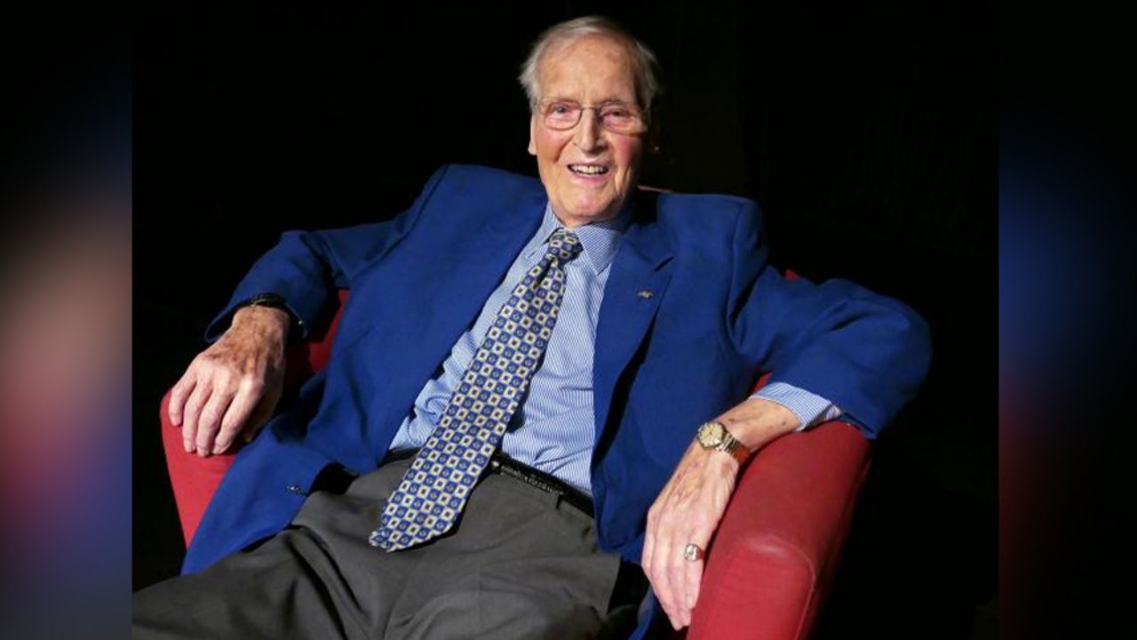 Presentador de ‘Just a Minute’, fallece a los 96 años por grave enfermedad