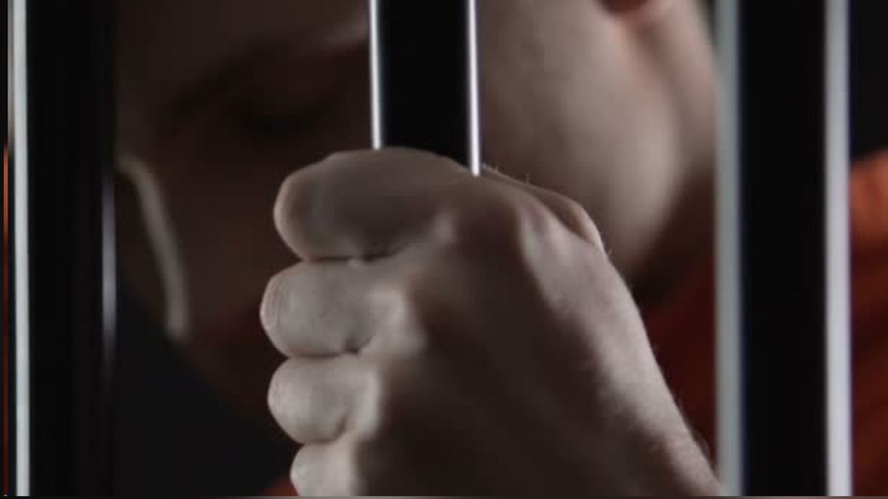 Policía de Florida detiene a niño de 9 años por apuñalar a su hermana menor