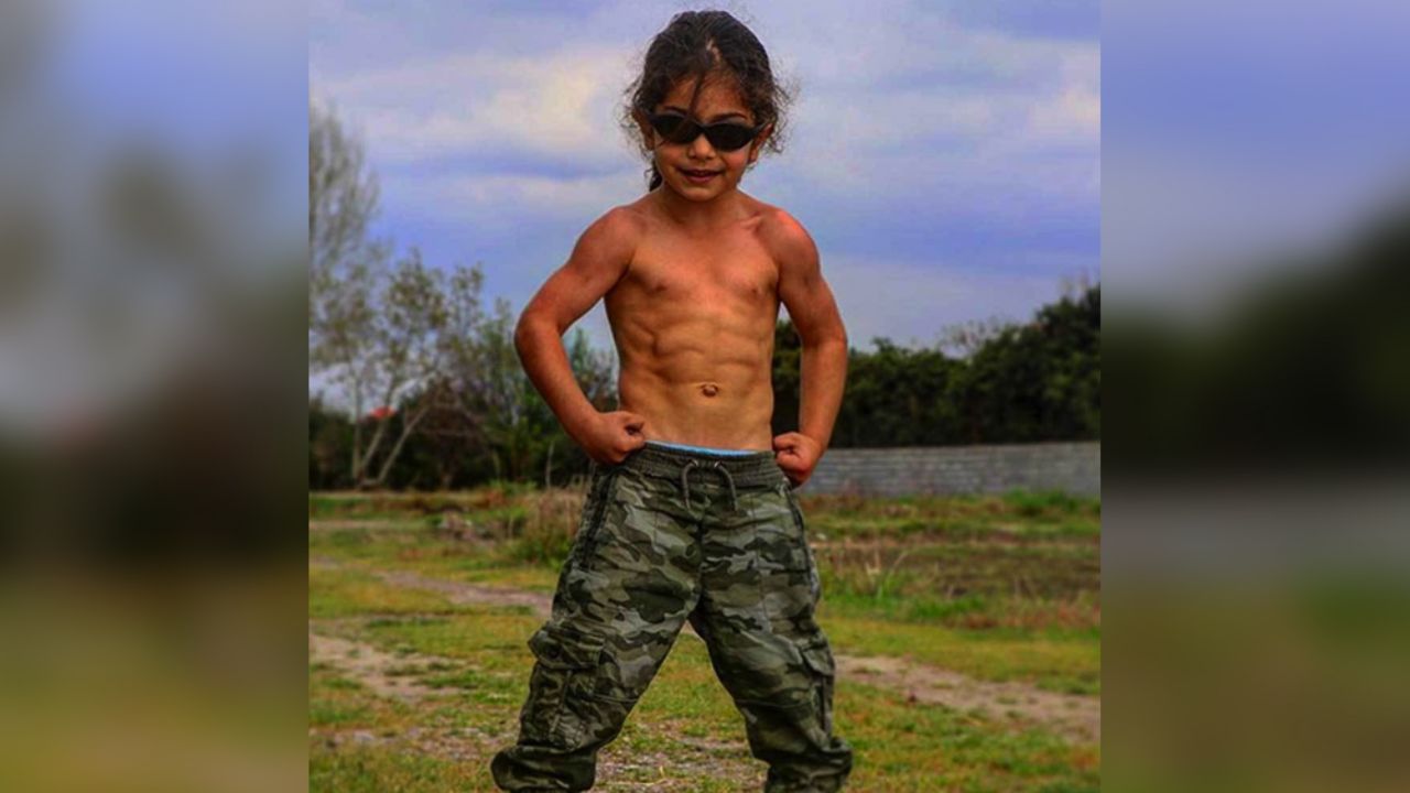 Arat, el ‘Niño Spiderman’ que asombra las redes por sus grandes habilidades