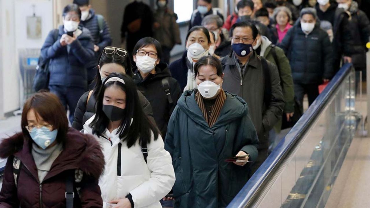 Entre gritos de aliento, Wuhan muestra su optimismo frente al coronavirus