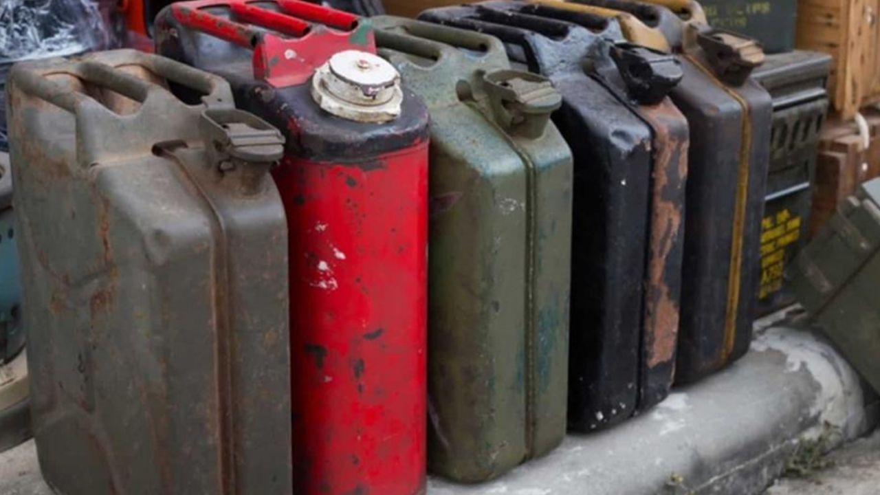 Sujetos armados incendian casa que expedía gasolina robada en Chiapas