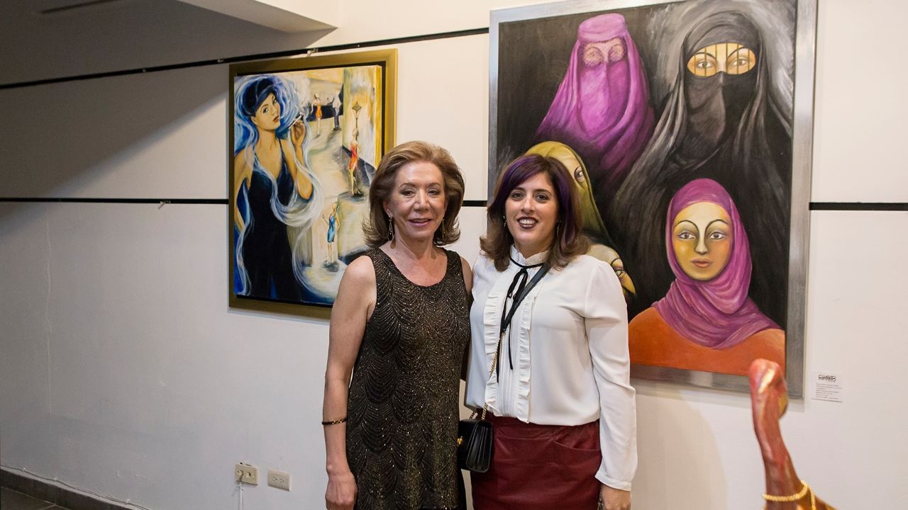 Carmen Esquer presenta su hermosa exposición de arte en Ciudad Obregón