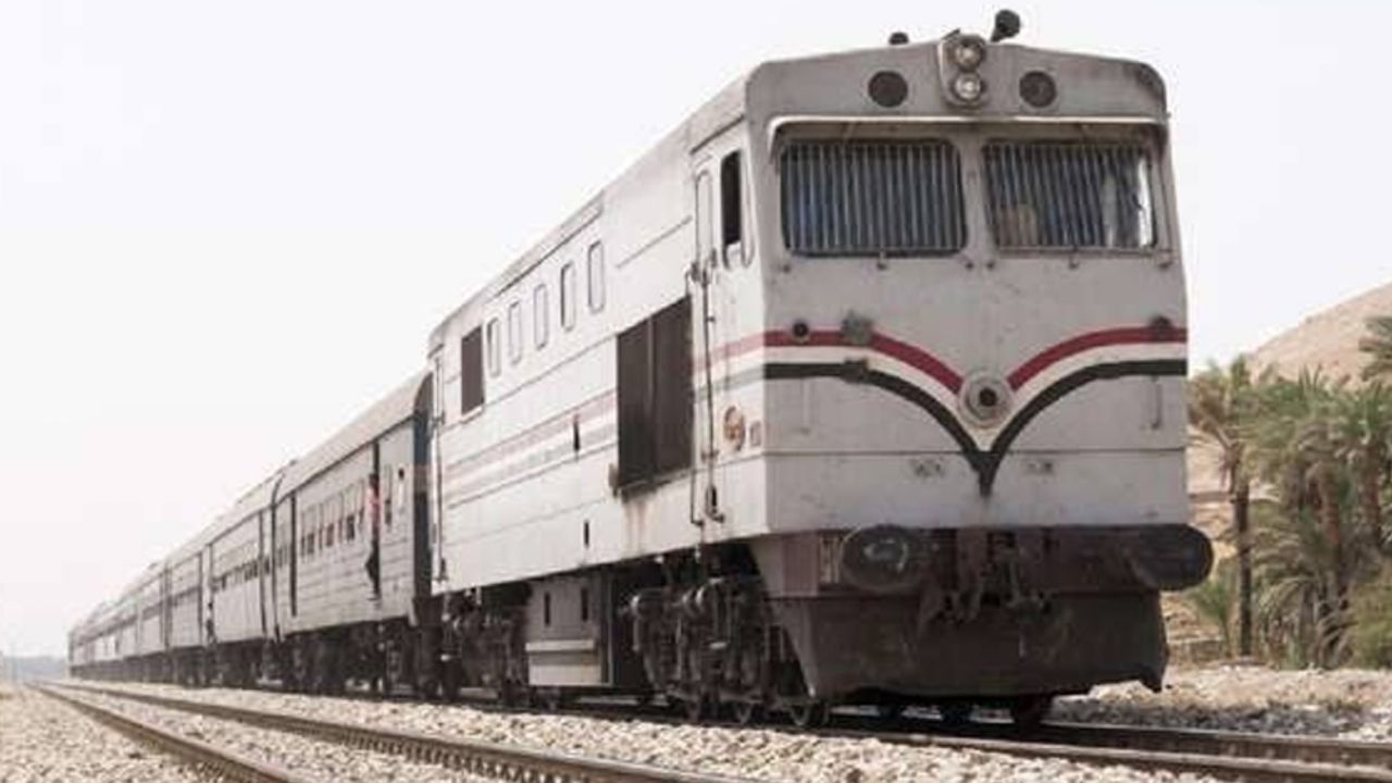 VIDEO: Padre se vuelve ‘superhéroe’ tras salvar a su hija de las vías tren