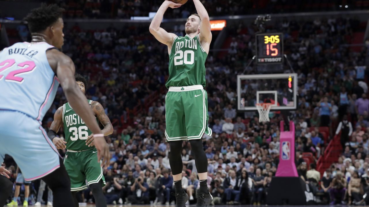 Hayward y Brown se suman para imponerse al Heat de Miami